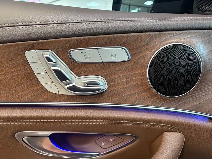 Фото 10 - Mercedes-Benz E-Class