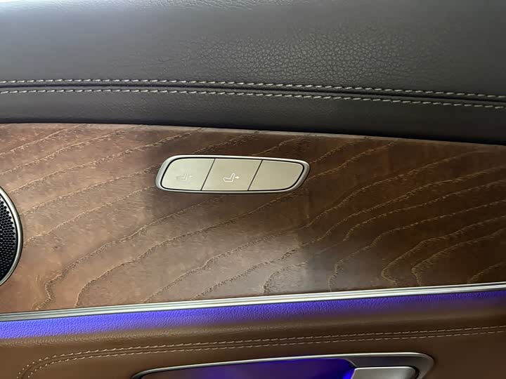 Фото 14 - Mercedes-Benz E-Class