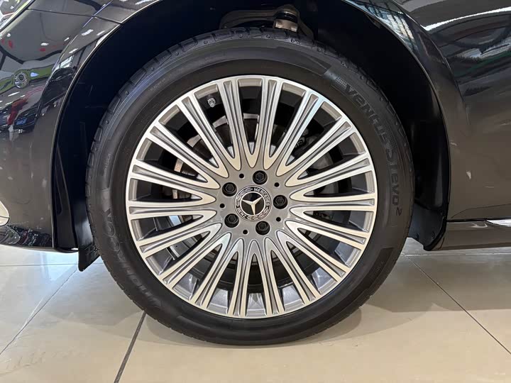 Фото 18 - Mercedes-Benz E-Class