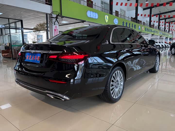 Фото 19 - Mercedes-Benz E-Class