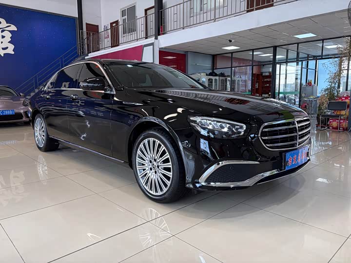 Фото 3 - Mercedes-Benz E-Class