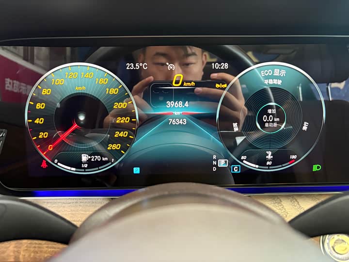 Фото 8 - Mercedes-Benz E-Class