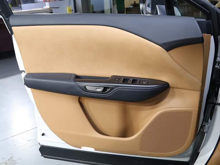 Фото 10 - Lexus RZ