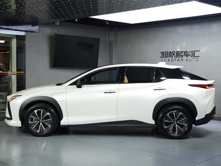 Фото 6 - Lexus RZ