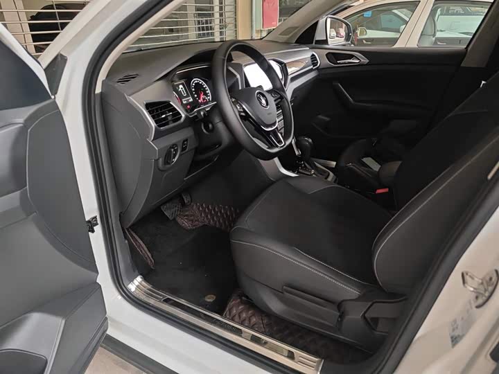 Фото 16 - Volkswagen T-Cross