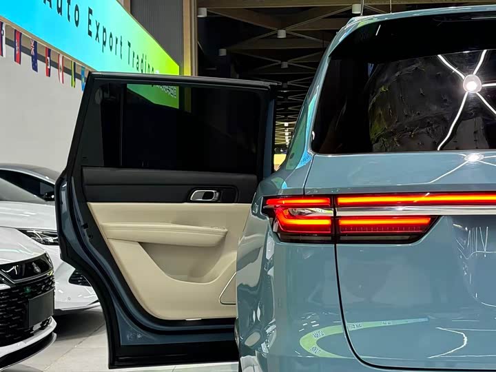 Фото 10 - LiXiang One