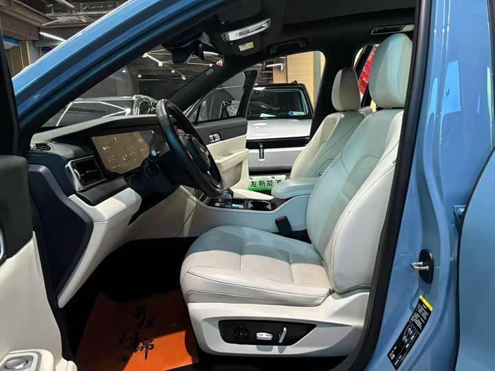 Фото 11 - LiXiang One