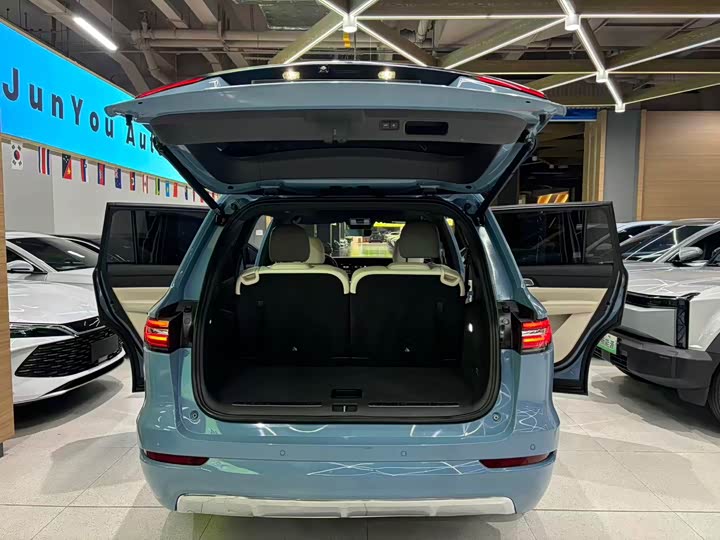 Фото 16 - LiXiang One