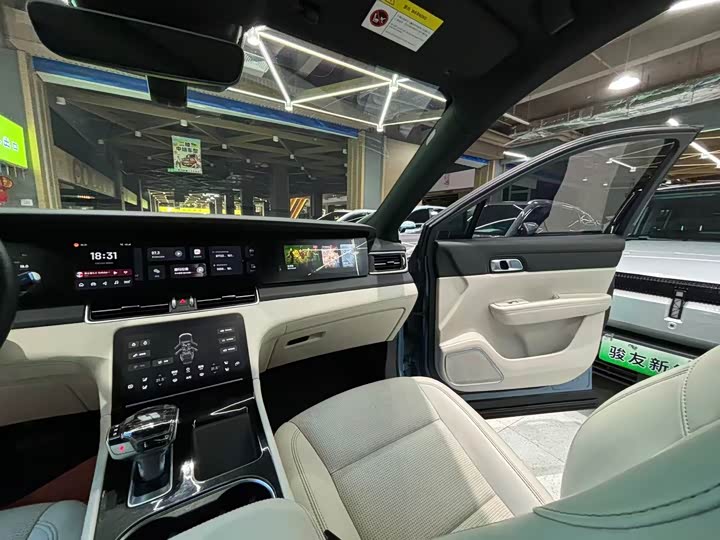 Фото 21 - LiXiang One