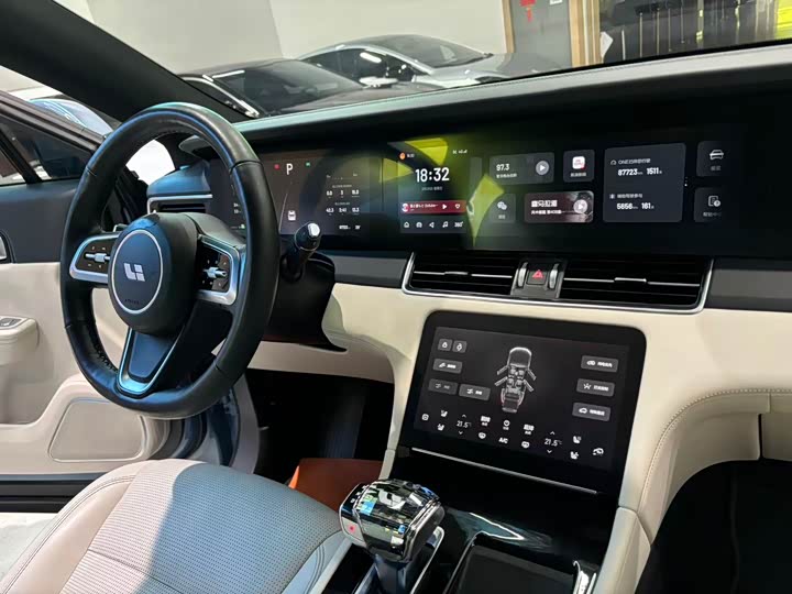 Фото 25 - LiXiang One