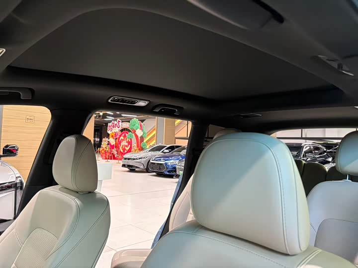 Фото 29 - LiXiang One