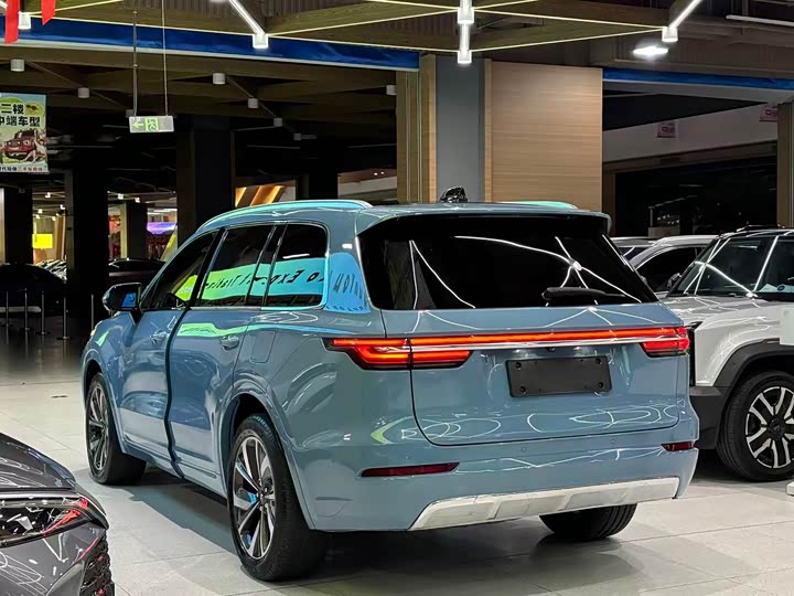 Фото 8 - LiXiang One