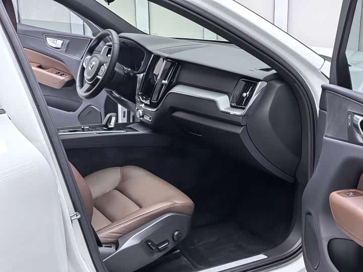 Фото 6 - Volvo XC60