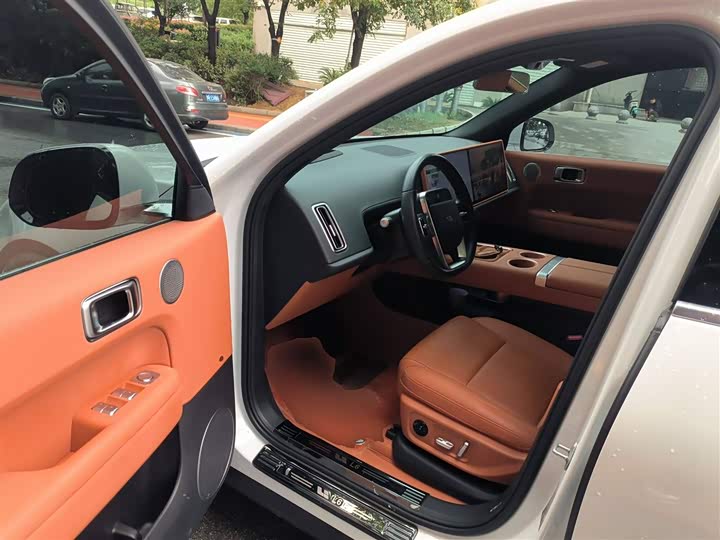 Фото 16 - LiXiang L6