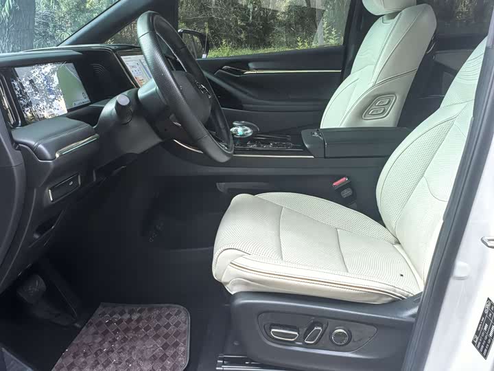 Фото 11 - GAC Trumpchi M8