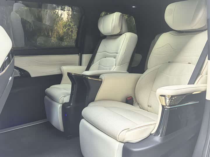 Фото 12 - GAC Trumpchi M8