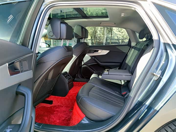 Фото 10 - Audi A4L