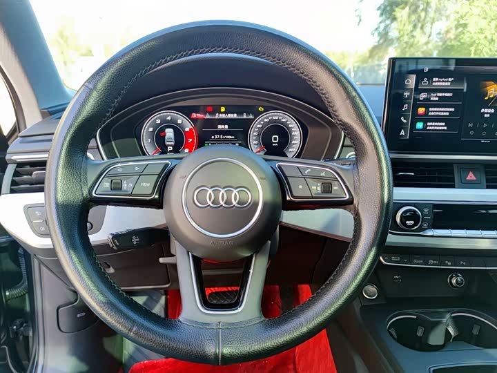 Фото 12 - Audi A4L