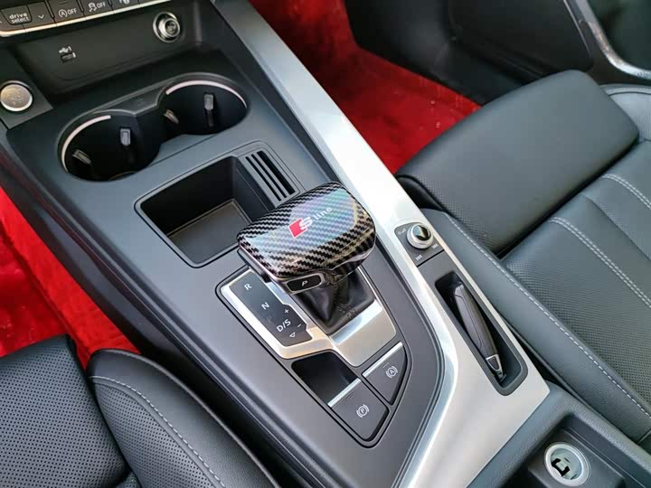 Фото 14 - Audi A4L