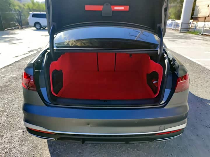 Фото 17 - Audi A4L