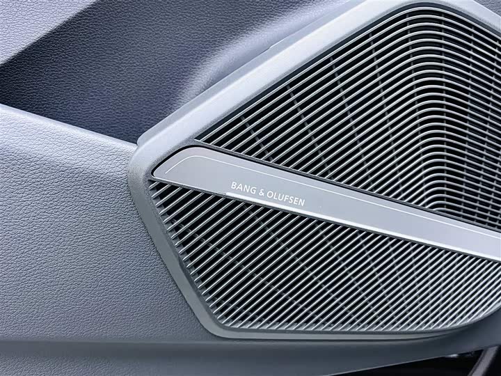 Фото 12 - Audi Q5L