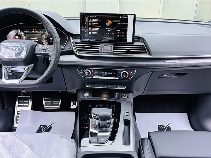 Фото 13 - Audi Q5L