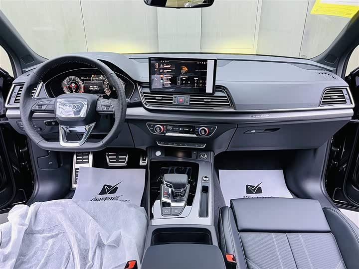 Фото 9 - Audi Q5L