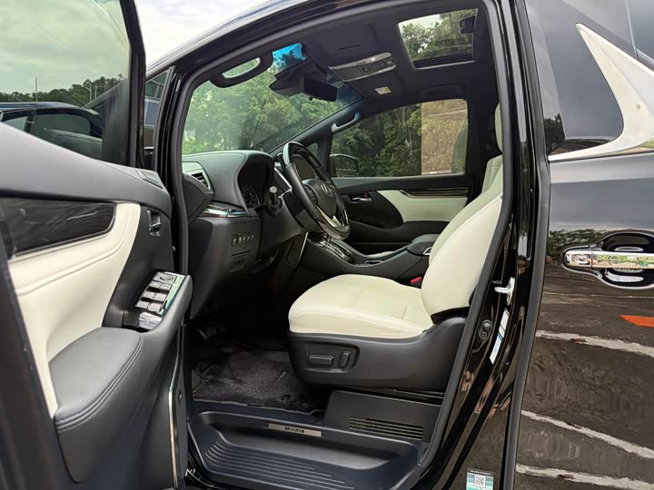 Фото 7 - Lexus LM