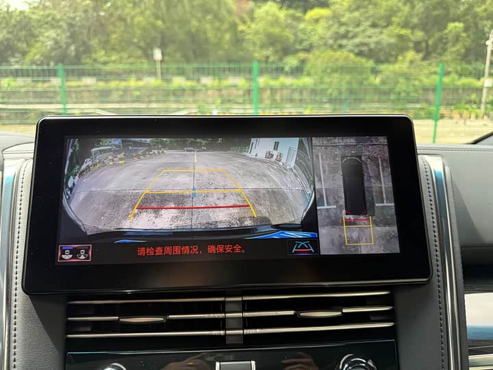 Фото 8 - Lexus LM