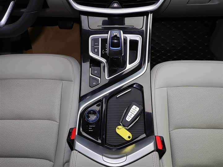 Фото 15 - Geely Jiaji Hybrid