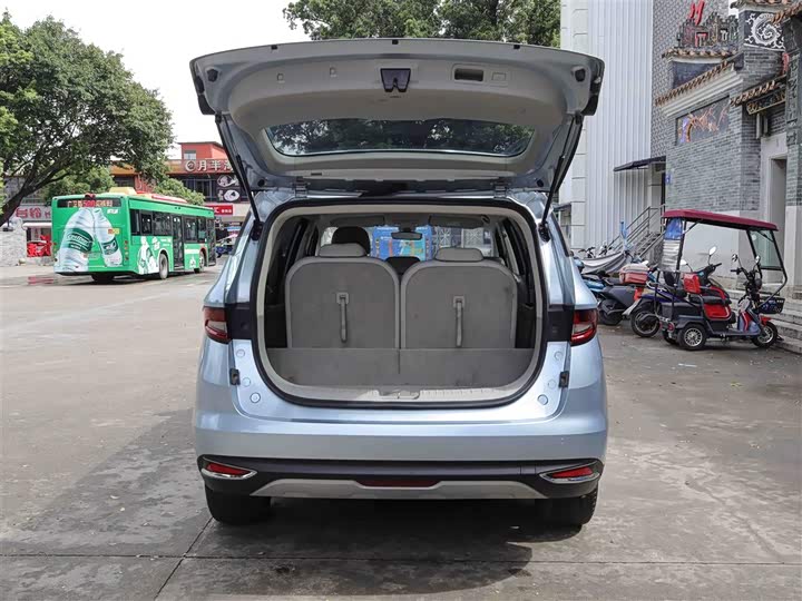 Фото 17 - Geely Jiaji Hybrid