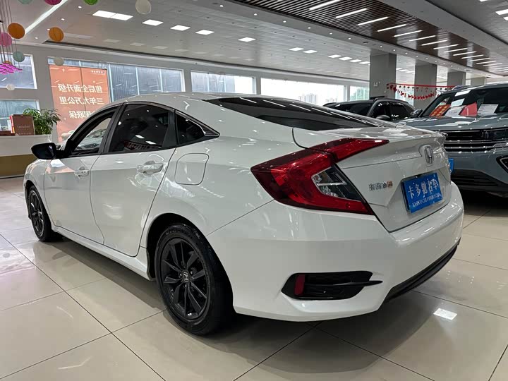 Фото 13 - Honda Civic