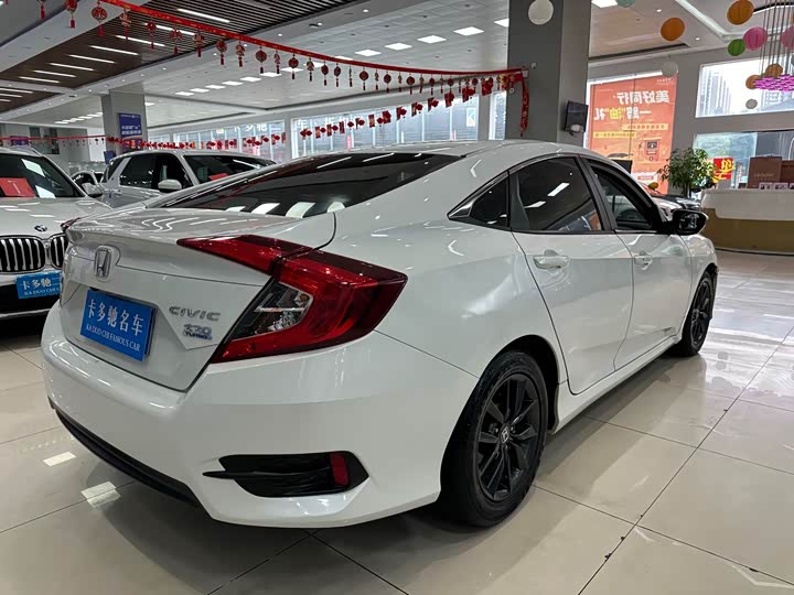 Фото 15 - Honda Civic