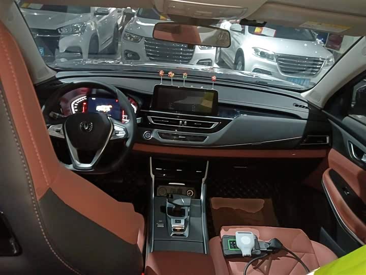 Фото 9 - Changan CS75