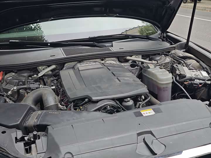 Фото 13 - Audi A6L