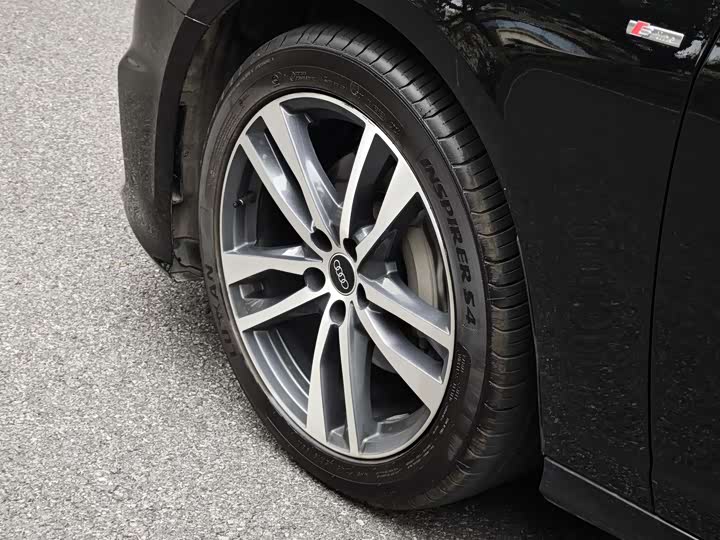 Фото 14 - Audi A6L