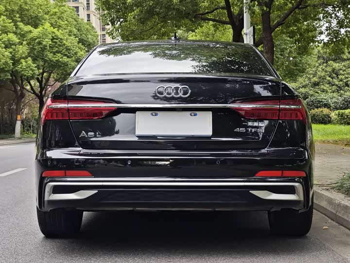 Фото 15 - Audi A6L