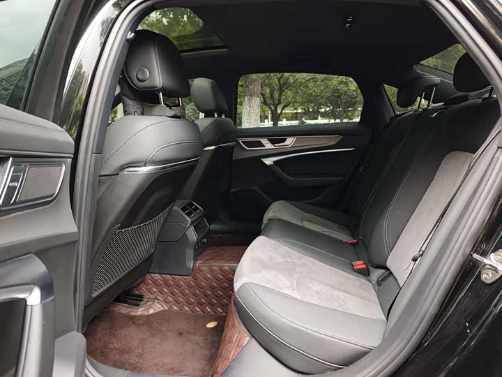 Фото 4 - Audi A6L