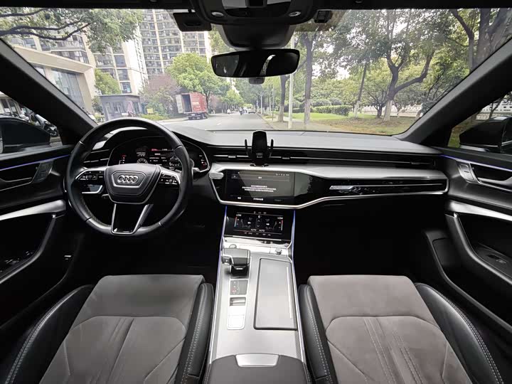 Фото 5 - Audi A6L