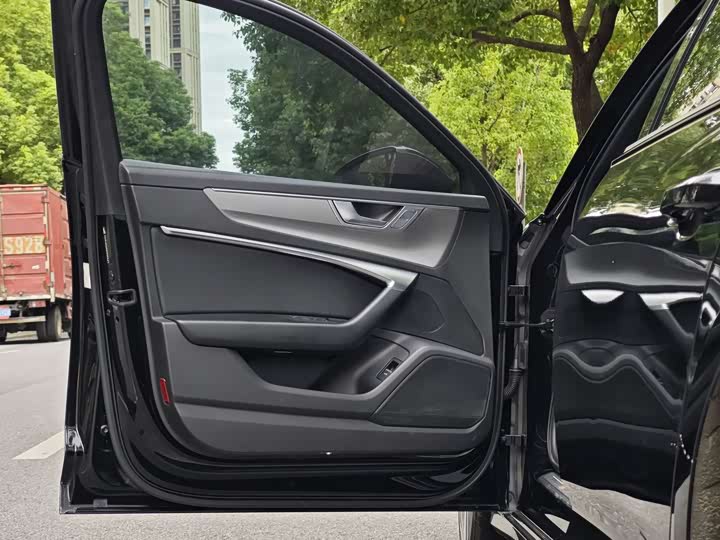 Фото 6 - Audi A6L