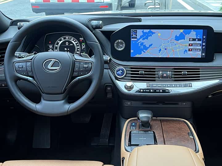 Фото 13 - Lexus LS