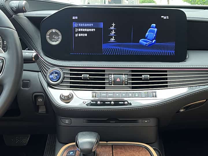 Фото 14 - Lexus LS