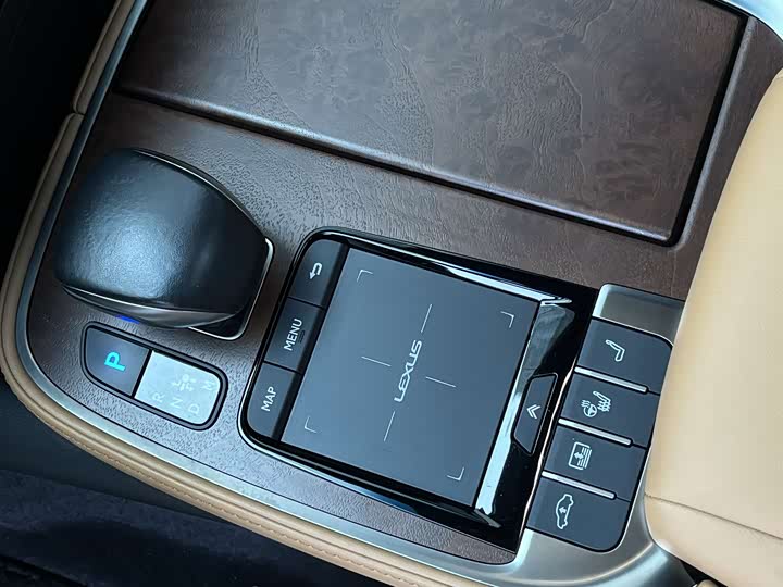 Фото 18 - Lexus LS