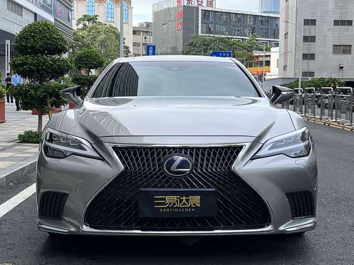 Фото 2 - Lexus LS