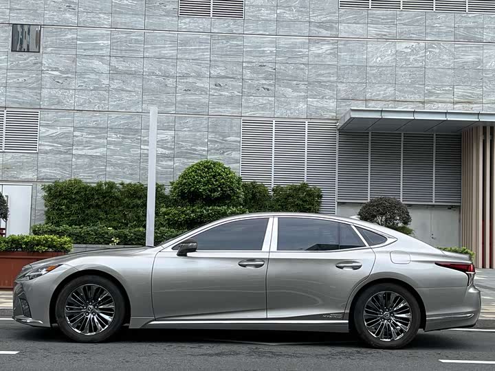 Фото 3 - Lexus LS