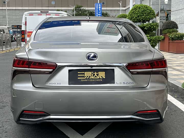Фото 5 - Lexus LS