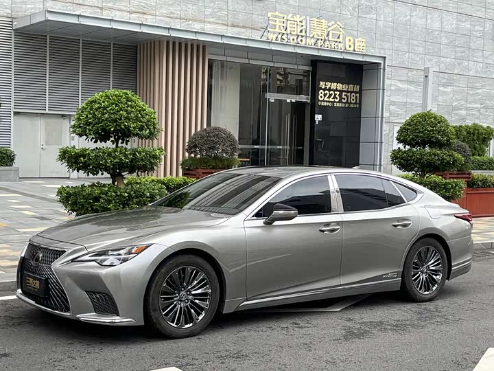 Фото 6 - Lexus LS