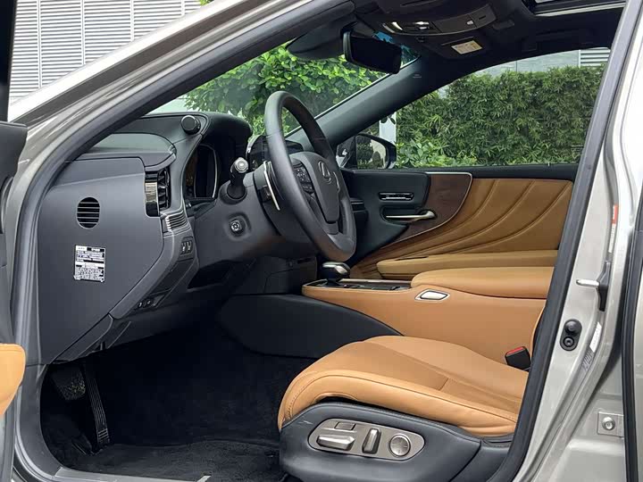 Фото 8 - Lexus LS