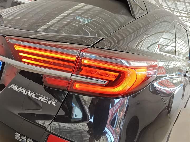 Фото 8 - Honda Avancier