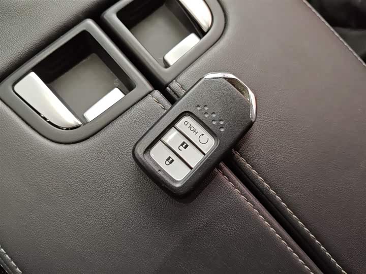 Фото 9 - Honda Avancier